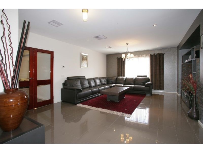 28 Freshwater Boulevard, Lyndhurst VIC 3975