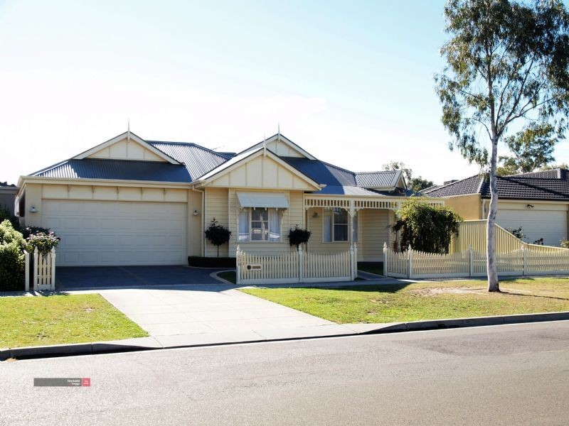 108 Hutchinson Drive, Lynbrook VIC 3975