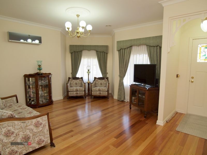 108 Hutchinson Drive, Lynbrook VIC 3975