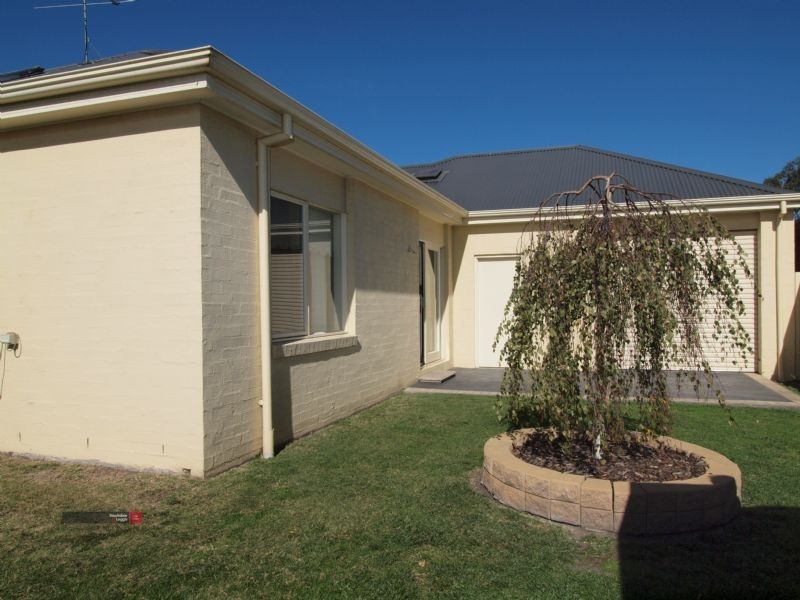 108 Hutchinson Drive, Lynbrook VIC 3975