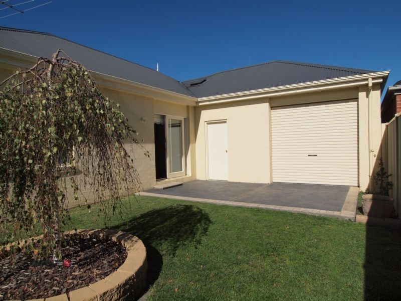 108 Hutchinson Drive, Lynbrook VIC 3975