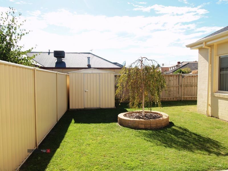 108 Hutchinson Drive, Lynbrook VIC 3975