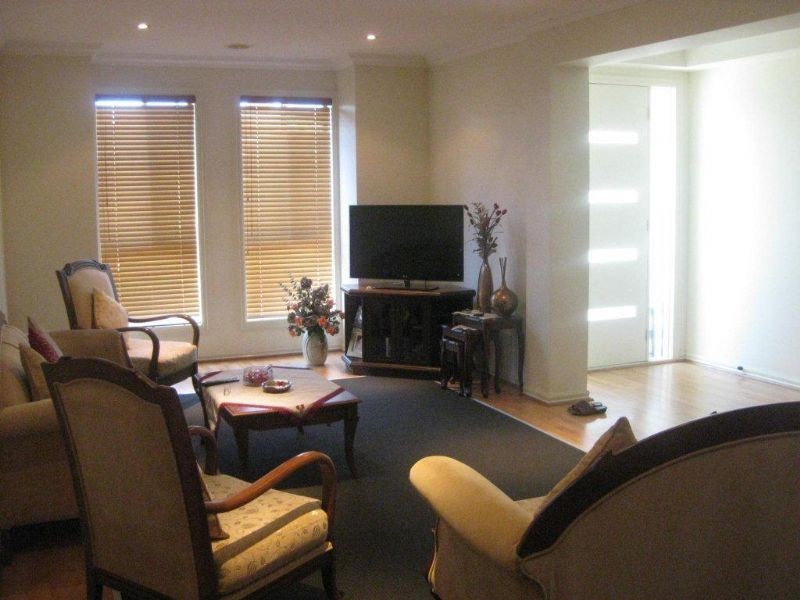 2 Charlwood Close, Lynbrook VIC 3975