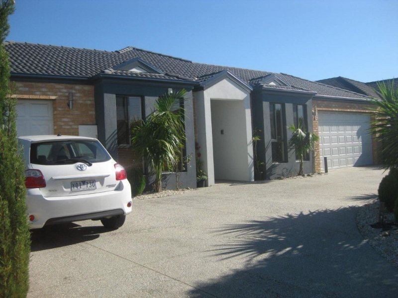 2 Charlwood Close, Lynbrook VIC 3975