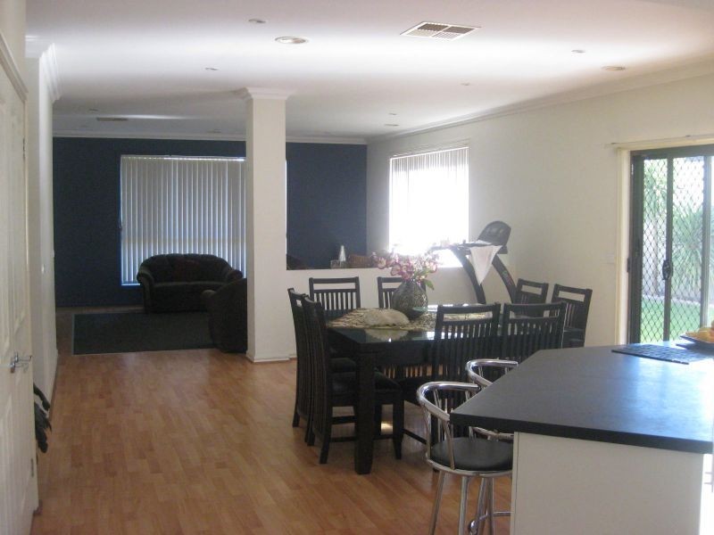 2 Charlwood Close, Lynbrook VIC 3975