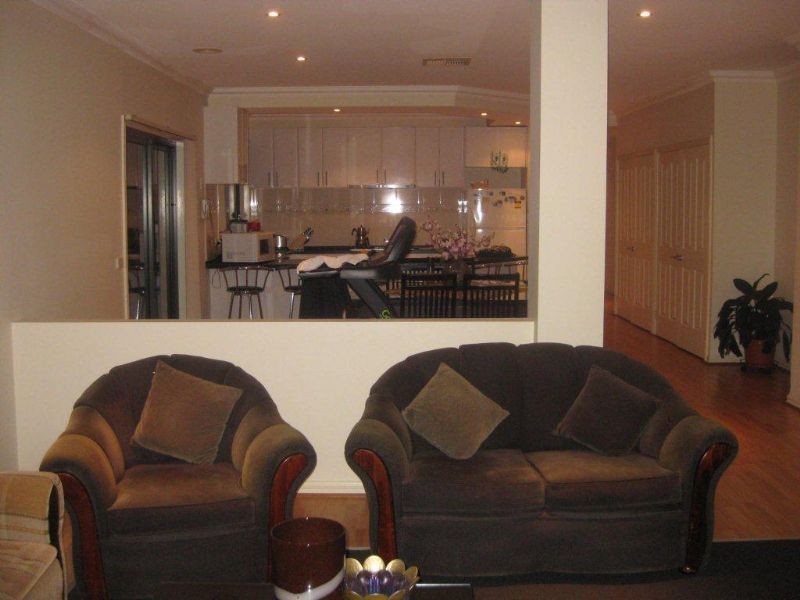 2 Charlwood Close, Lynbrook VIC 3975