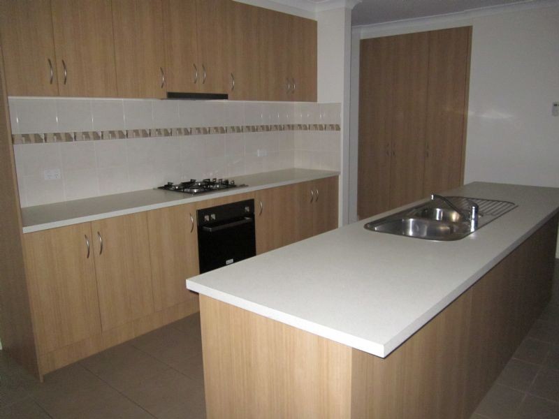 2/2 Jambe Court, Hampton Park VIC 3976