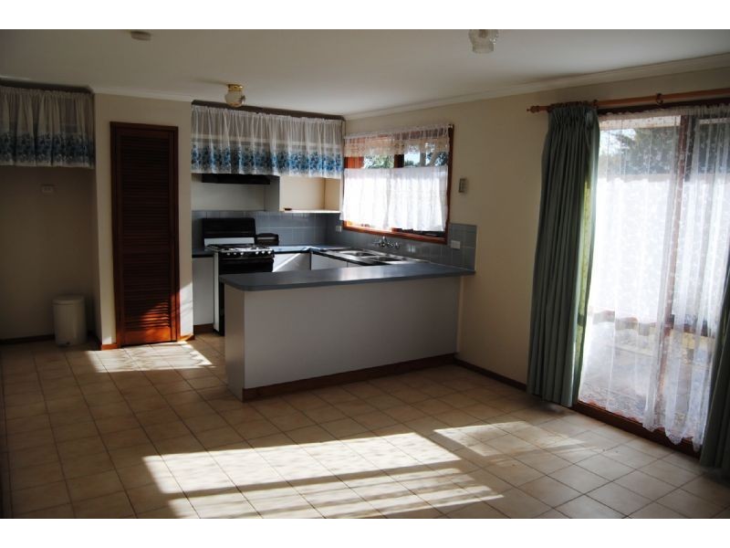 27 Sarah Place, Hampton Park VIC 3976