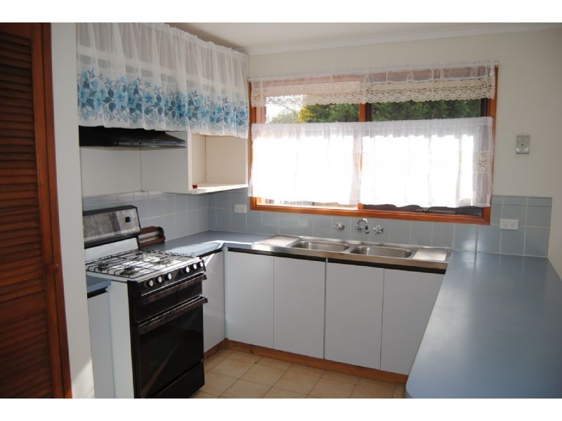 27 Sarah Place, Hampton Park VIC 3976