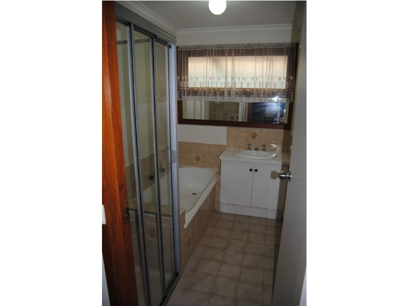 27 Sarah Place, Hampton Park VIC 3976