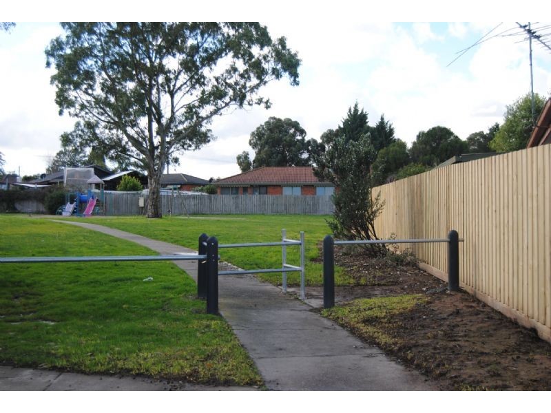 27 Sarah Place, Hampton Park VIC 3976