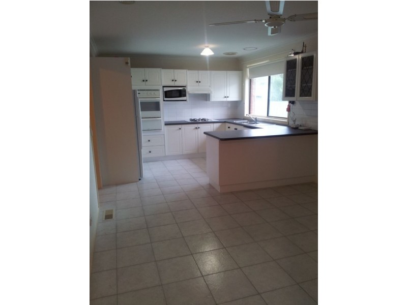 4 Highton Close, Hampton Park VIC 3976