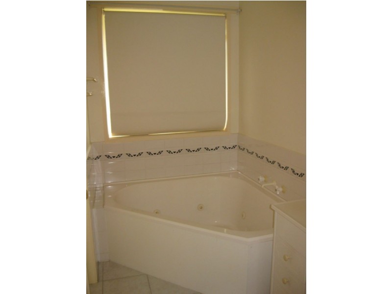 4 Highton Close, Hampton Park VIC 3976