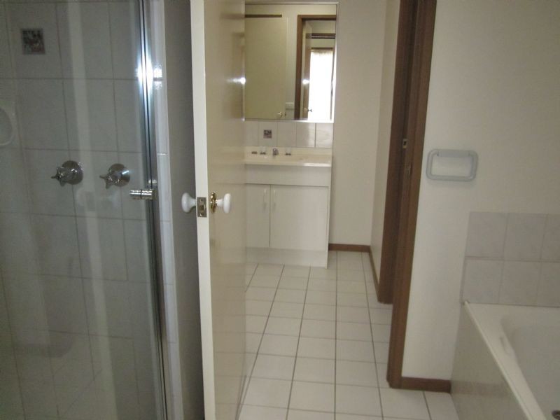 34 Pinnacle Way, Hampton Park VIC 3976