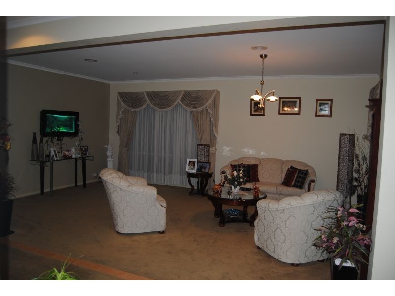 6 Waterbush Crescent, Lyndhurst VIC 3975