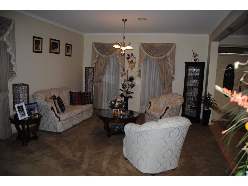 6 Waterbush Crescent, Lyndhurst VIC 3975