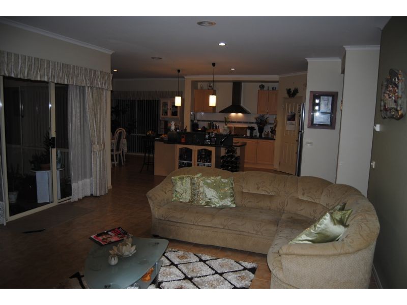 6 Waterbush Crescent, Lyndhurst VIC 3975