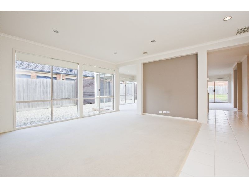 2 Park City Drive, Lynbrook VIC 3975