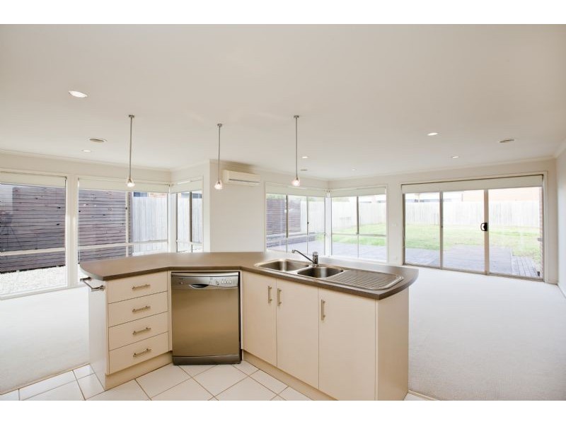 2 Park City Drive, Lynbrook VIC 3975