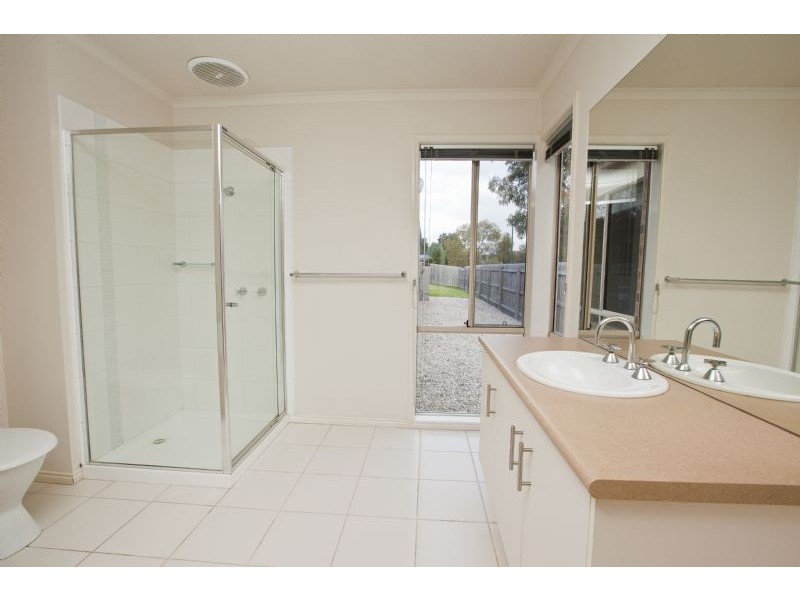 2 Park City Drive, Lynbrook VIC 3975