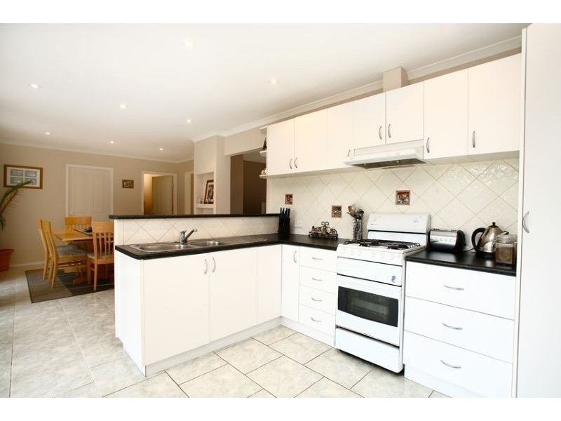 32 Green Valley Crescent, Hampton Park VIC 3976