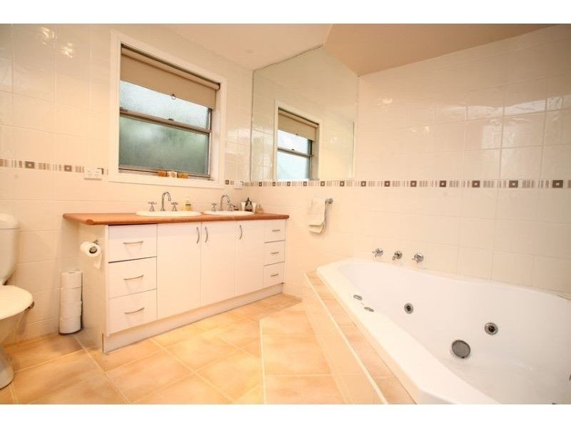 32 Green Valley Crescent, Hampton Park VIC 3976