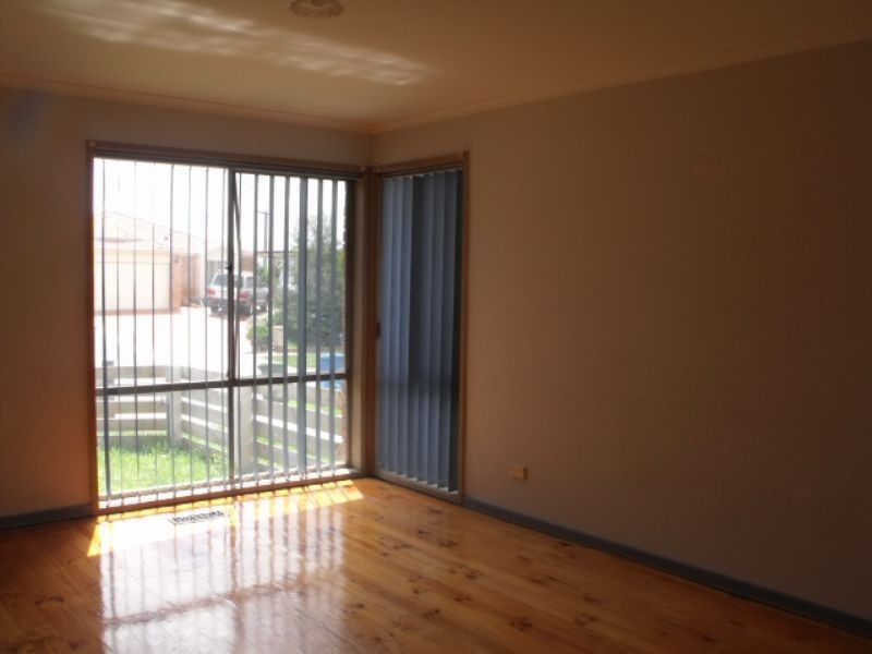 1/53 Leopold Crescent, Hampton Park VIC 3976