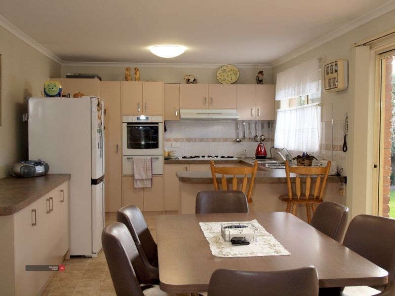 11 Donegal Way, Hampton Park VIC 3976