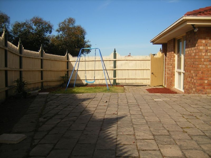 1 Kauri Court, Hampton Park VIC 3976