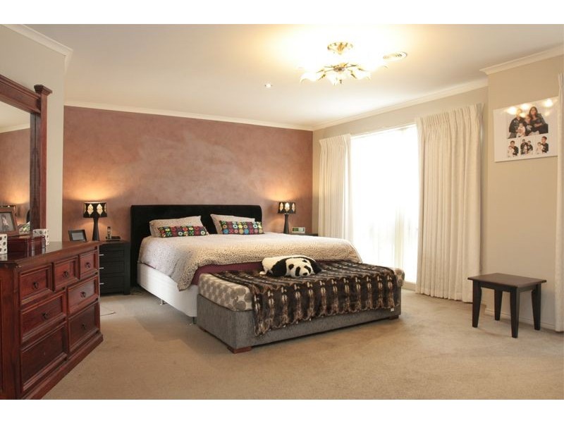 2 Sun Valley Boulevard, Lynbrook VIC 3975