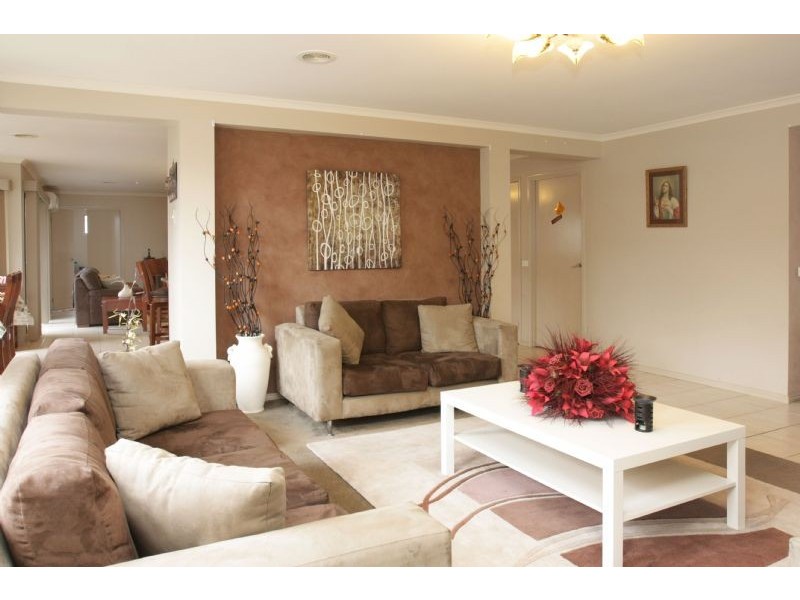 2 Sun Valley Boulevard, Lynbrook VIC 3975