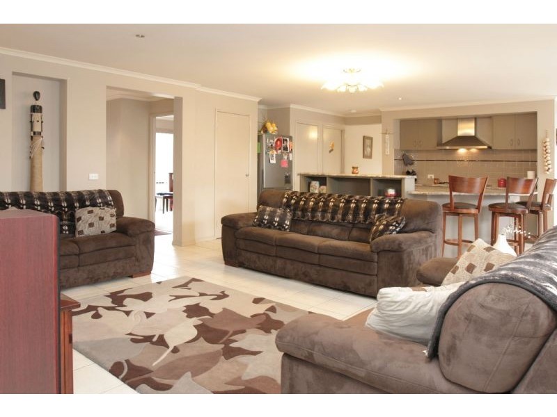 2 Sun Valley Boulevard, Lynbrook VIC 3975