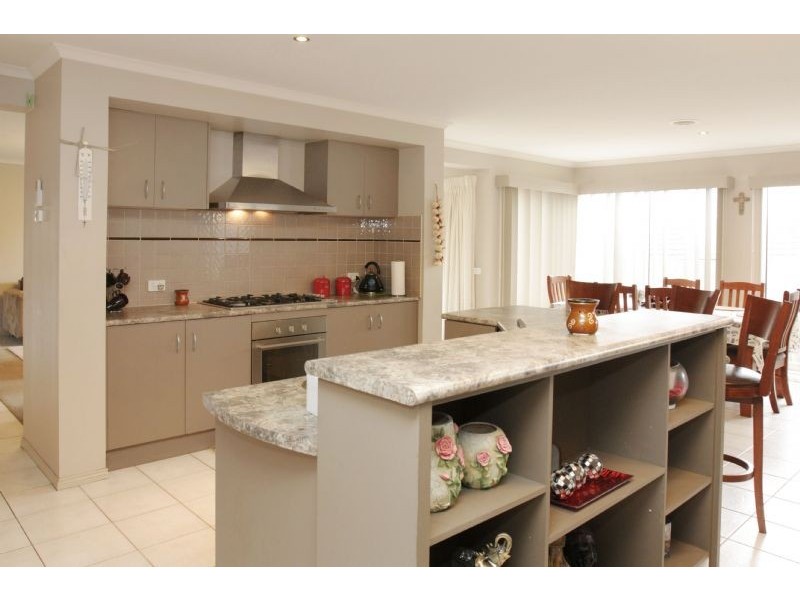 2 Sun Valley Boulevard, Lynbrook VIC 3975