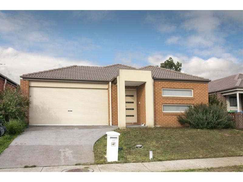 32 Silver Wattle Drive, Lyndhurst VIC 3975