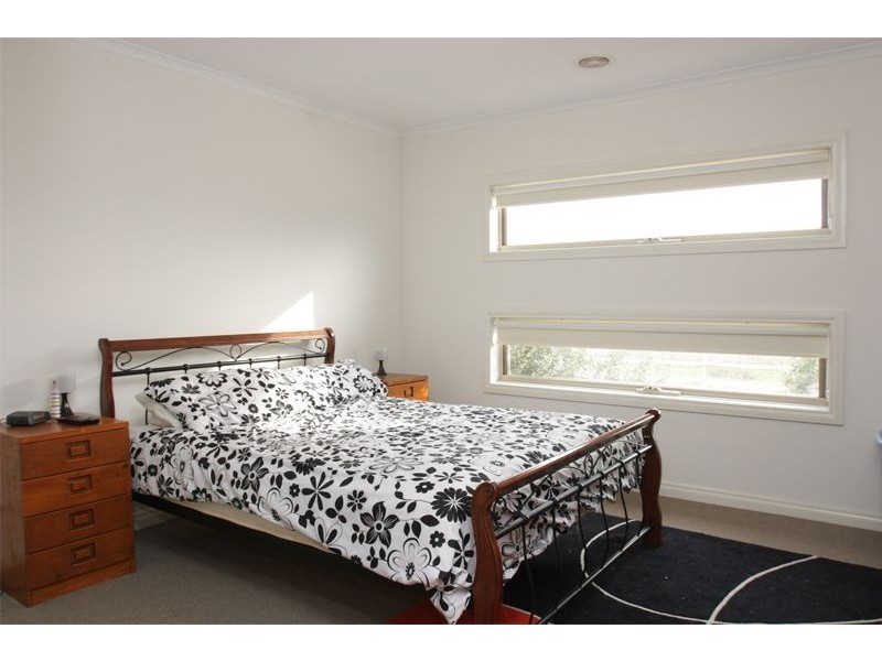 32 Silver Wattle Drive, Lyndhurst VIC 3975