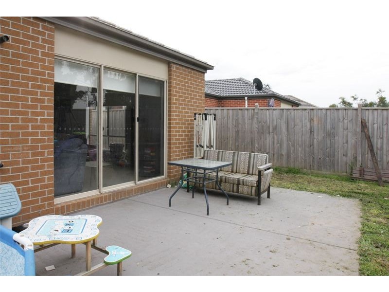 32 Silver Wattle Drive, Lyndhurst VIC 3975