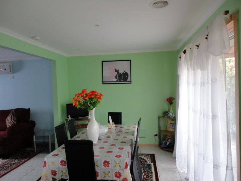 2/12 Somerville Road, Hampton Park VIC 3976