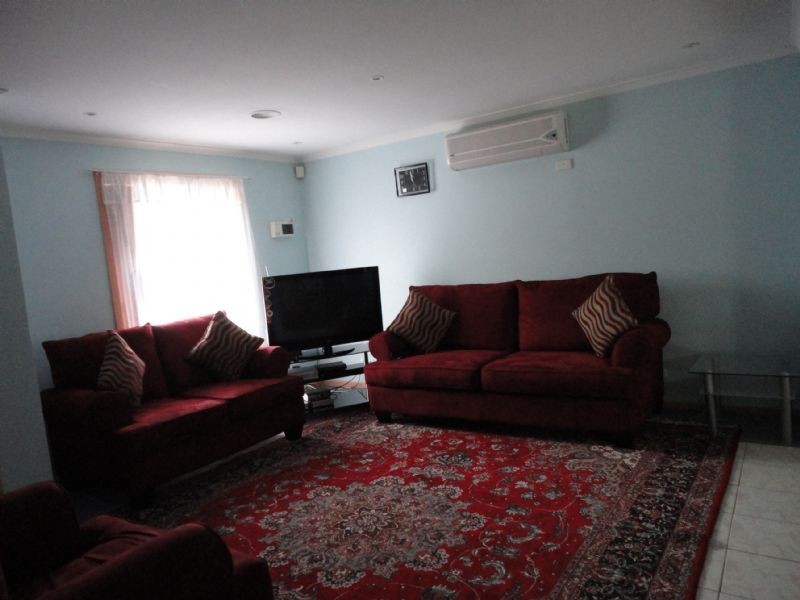 2/12 Somerville Road, Hampton Park VIC 3976