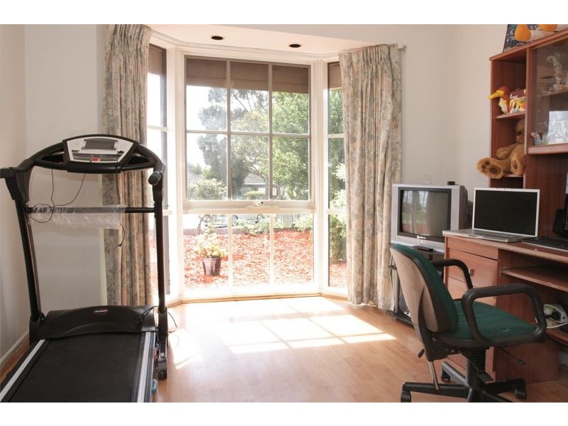 13 Isaac Edey Place, Hampton Park VIC 3976