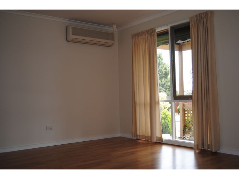 10 James Wyman Place, Hampton Park VIC 3976