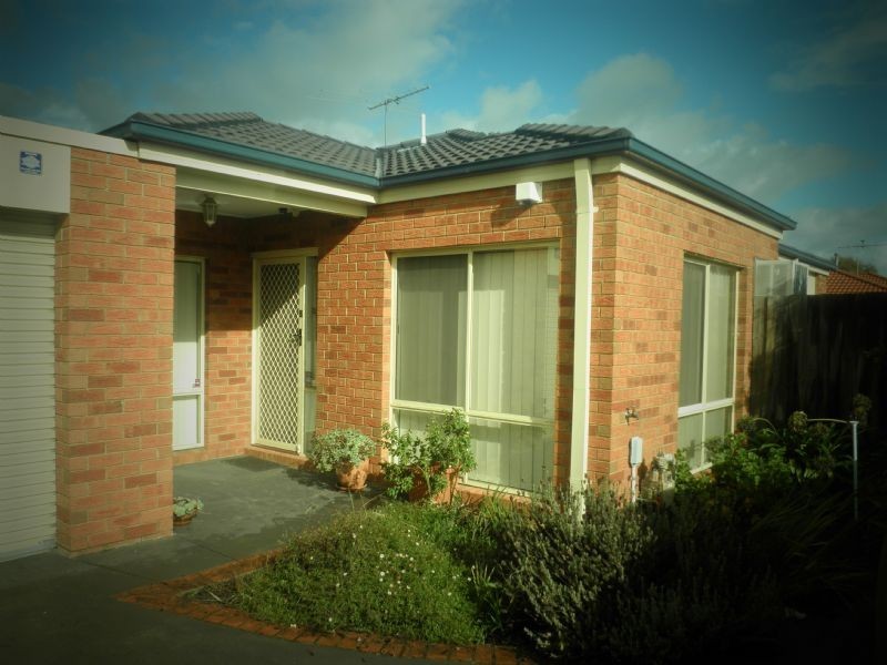 2/2 Cush Place, Hampton Park VIC 3976