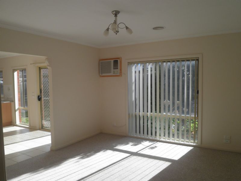 2/2 Cush Place, Hampton Park VIC 3976