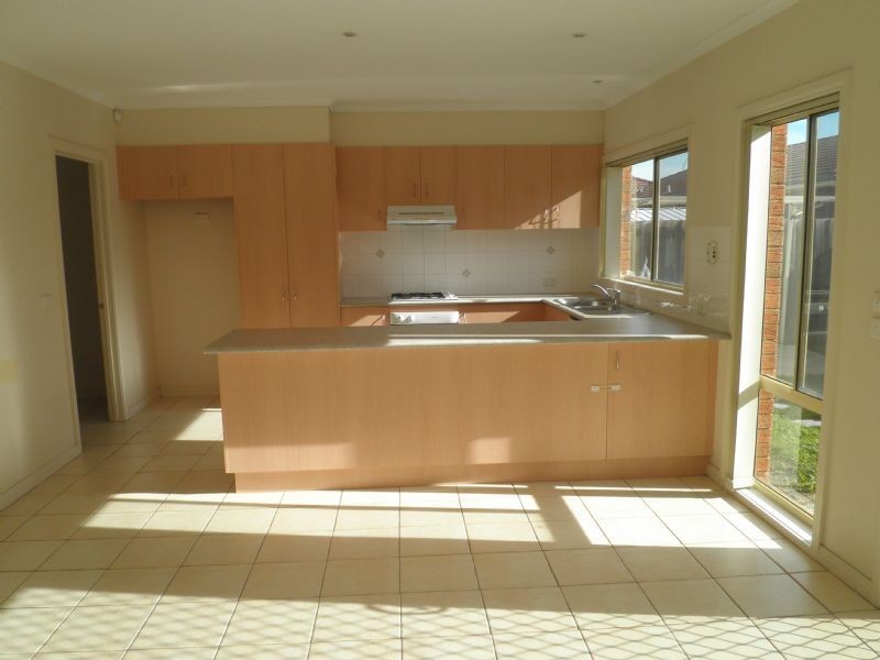 2/2 Cush Place, Hampton Park VIC 3976