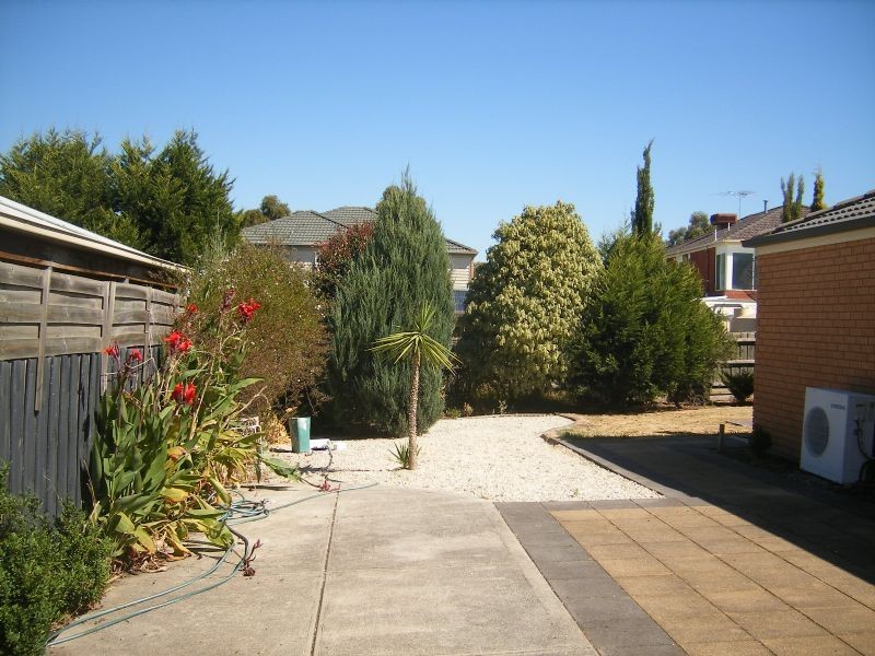 10 Eldershaw Drive, Lynbrook VIC 3975