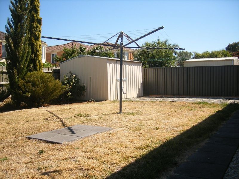 10 Eldershaw Drive, Lynbrook VIC 3975