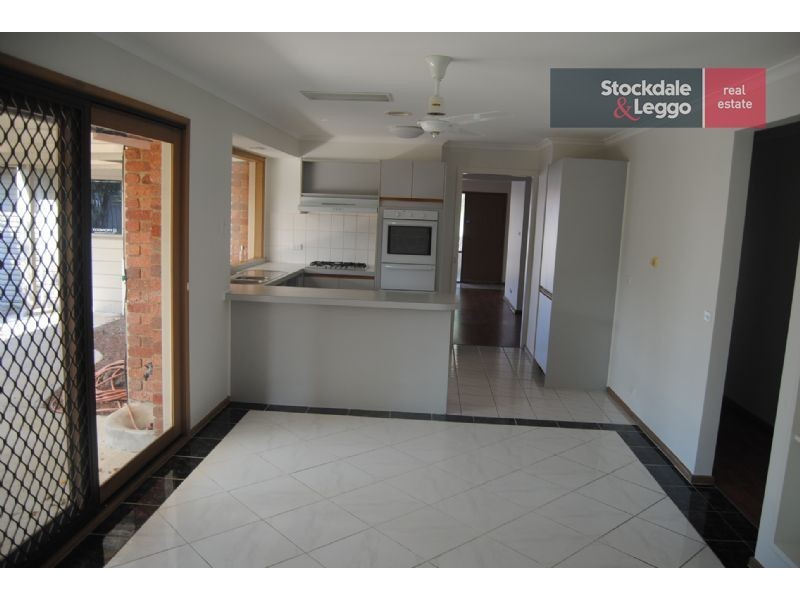 5 Katherine Court, Hampton Park VIC 3976