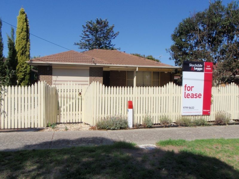 12 Dearing Avenue, Cranbourne VIC 3977