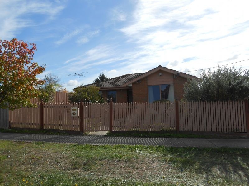 73 Edeys Run, Hampton Park VIC 3976