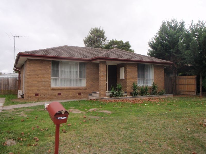 5 Oaktree Drive, Hampton Park VIC 3976