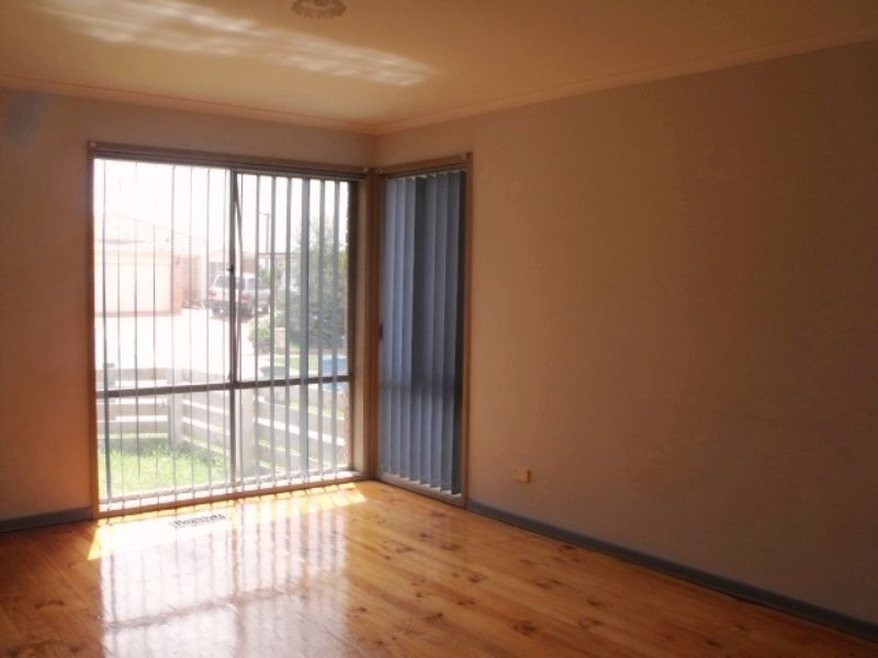 1/53 Leopold Crescent, Hampton Park VIC 3976